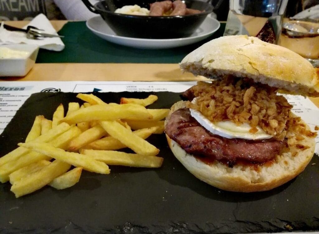 Restaurante con menú para niños en Potes - Pizzería en La Higuera